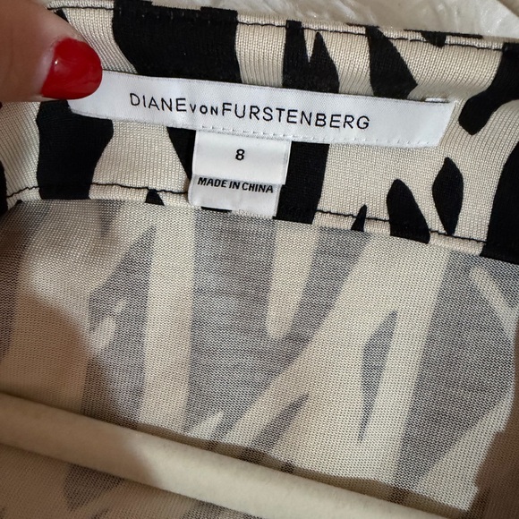 Diane Von Furstenberg Black and White Patterned Wrap Midi Dress - Picture 3 of 4